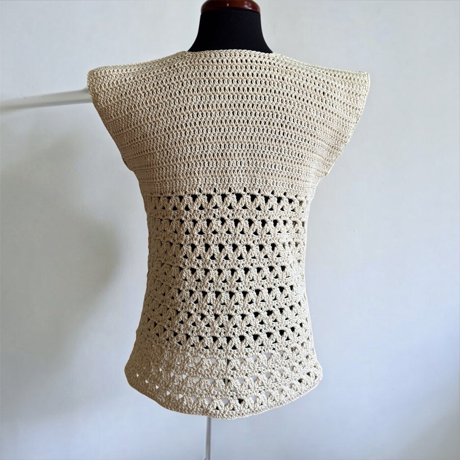 Back view — worked plain through the upper bodice