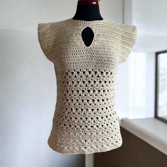 Arcelle Échancrée — oval keyhole neckline with extended cap shoulder