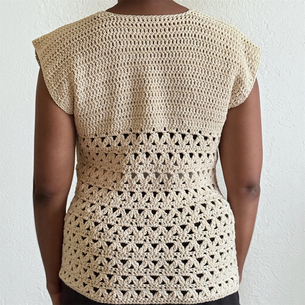 Structured keyhole crochet top back view — worked plain through the upper back above the lace body