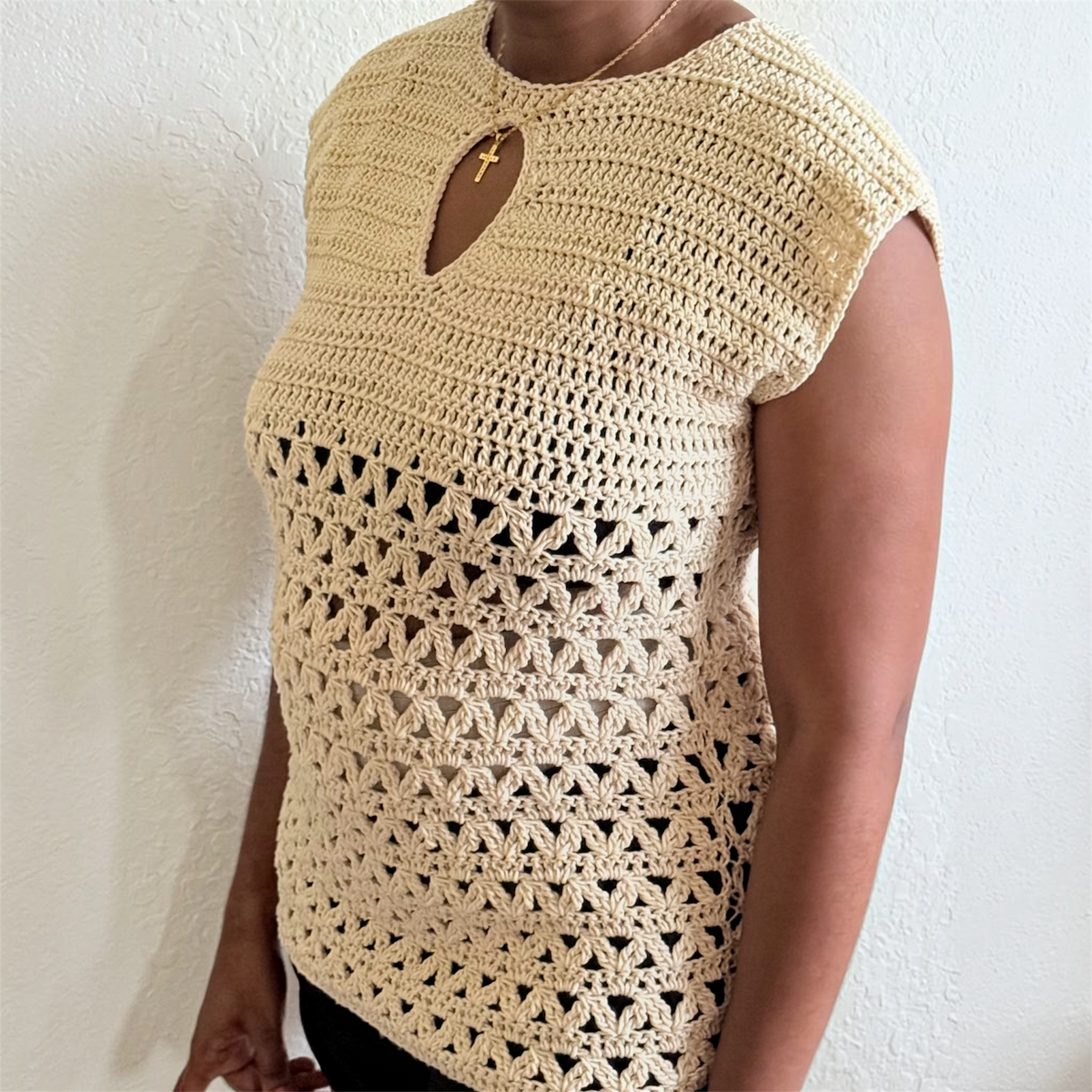 Structured keyhole crochet top worn at three-quarter angle — treble cluster zigzag body, 17.5” side seam